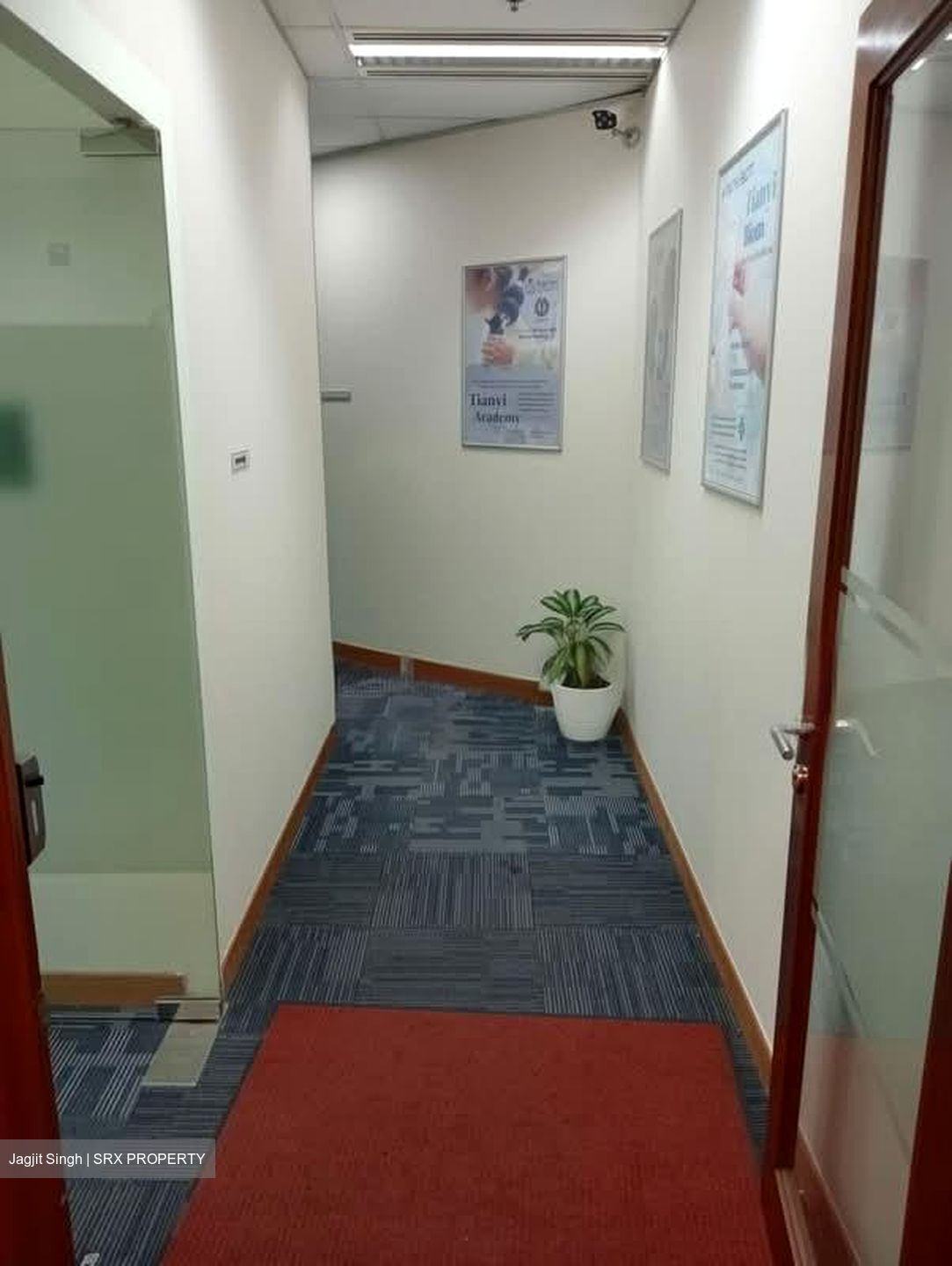 Sunshine Plaza (D7), Office #552435121